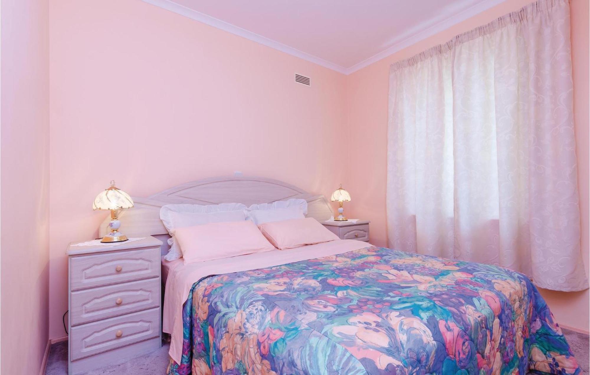 3 Bedroom Beautiful Apartment In 오라사크 외부 사진