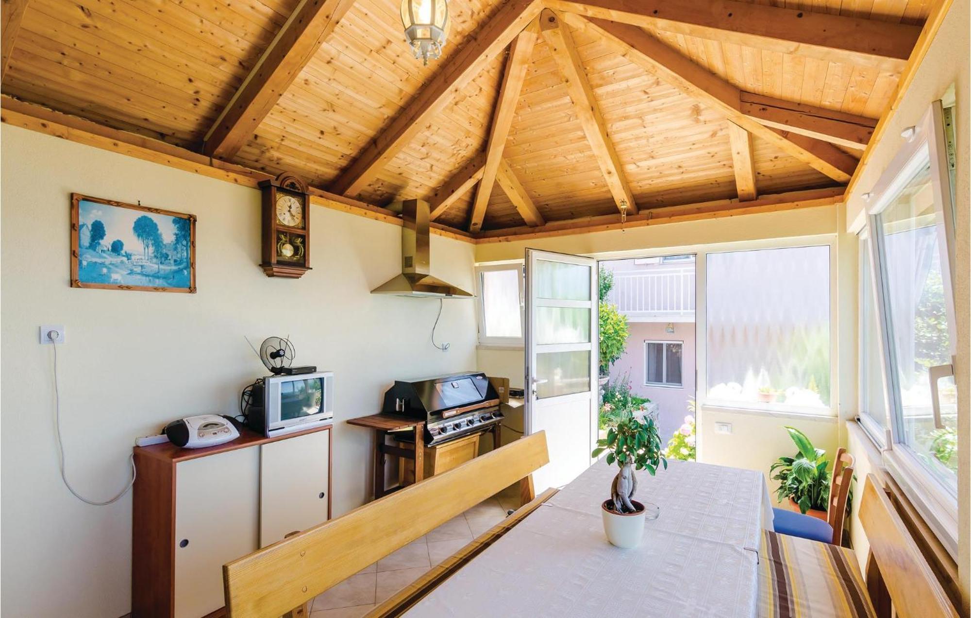 3 Bedroom Beautiful Apartment In 오라사크 외부 사진